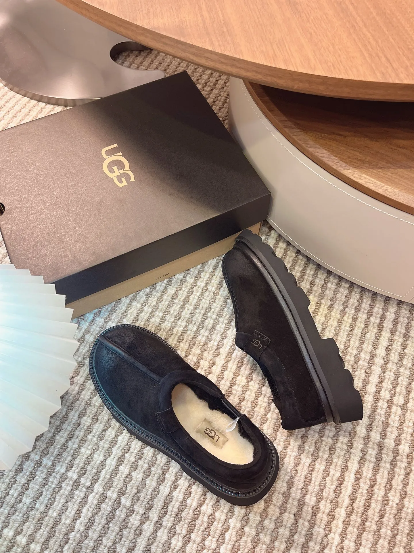 【UGG】 P: 540💰 Size: 40 to 44 (45 custom-made) 2025 new style 𝑼𝑮𝑮•Men's ◾️. The matching coefficient of winter snow fur shoes is also 100% 💥very good-looking✨very fashionable and stylish when worn📈 Lager casual boots lace-up style with hot embossed brand logo on the heel Item No.: 1171113 Upper: high-quality cow suede Lining: sheepskin imported from Australia 🐑The inner lining is made of Australian lamb wool Outsole: EVA non-slip outsole.
